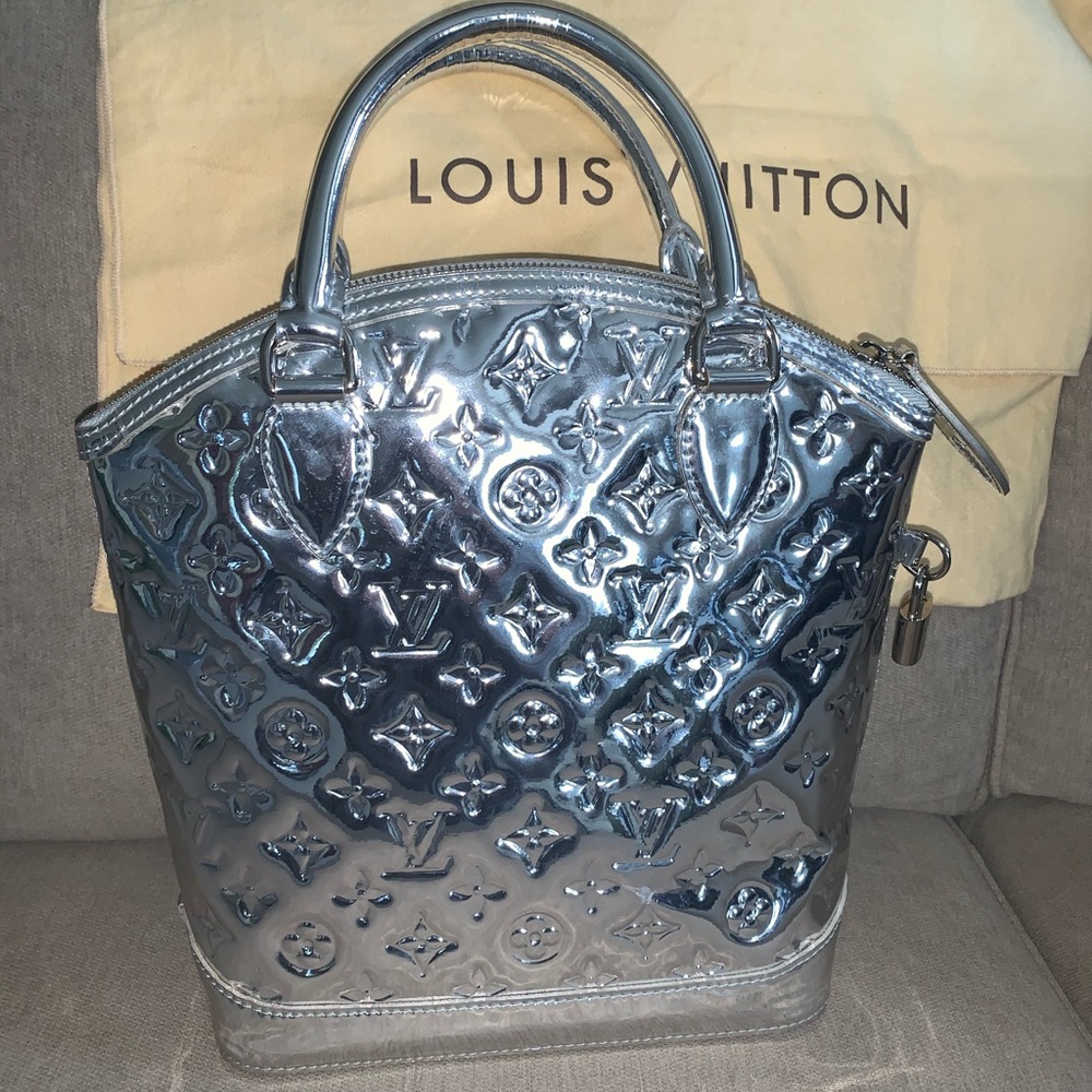 RARE Silver Louis Vuitton Purse AUTHENTIC LIMITED EDITION 2007